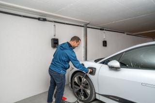Borne de recharge à domicile : installation, coût et aides